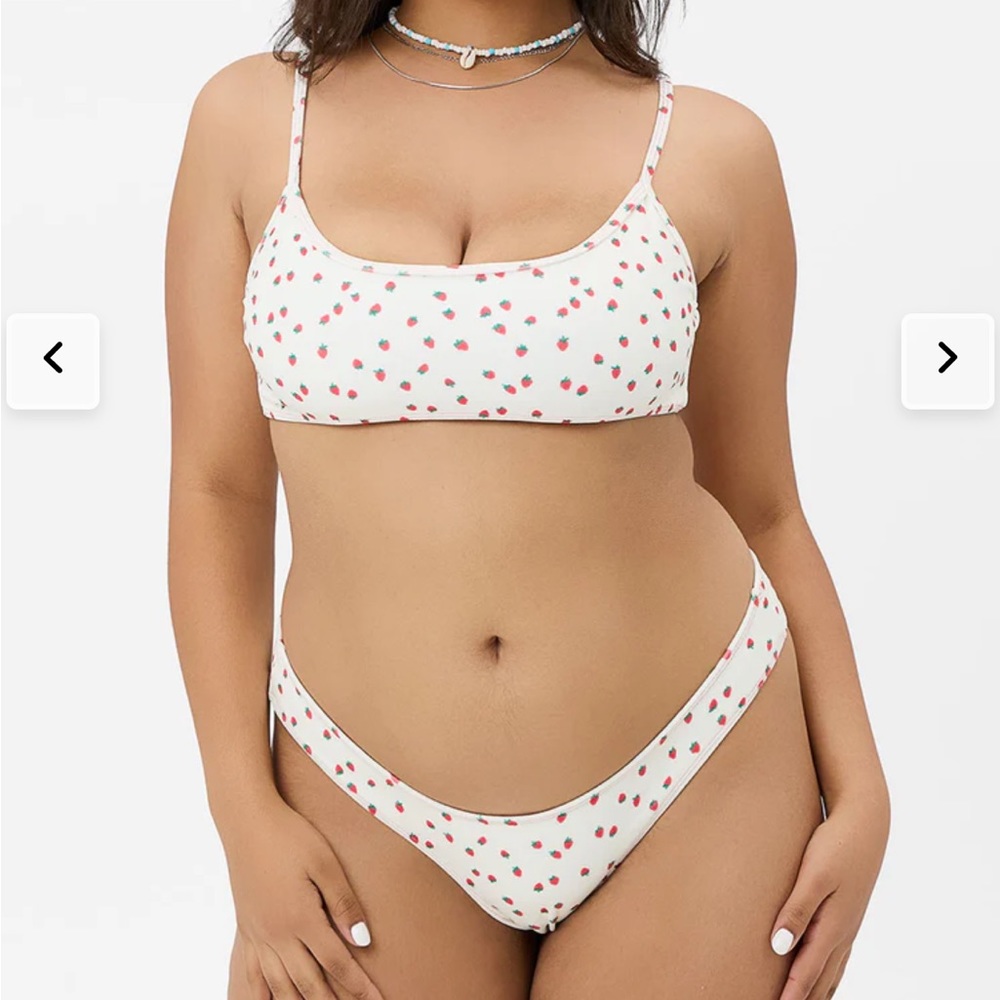 NEW Frankie’s Bikinis x GIGI HADID Strawberry Cream Set in XL